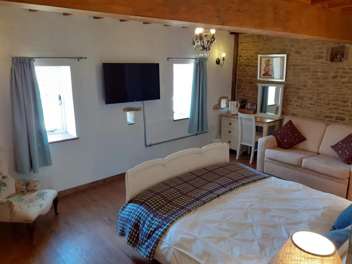 Bed and Breakfast The Byre North End Farm Ashton Keynes Экстерьер фото
